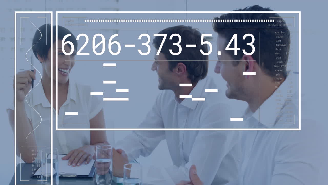 animación de gráficos, cambios de números, barras de carga sobre diversos compañeros de trabajo compartiendo ideas en la oficina