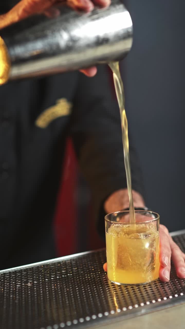 테일, 음료, 완벽한 서브, 50fps, 50% 속도로 느려졌습니다.