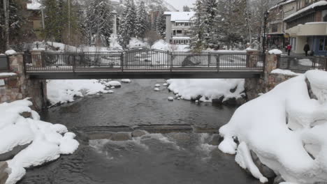 Zeitraffer-Von-Gore-Creek-Fließt-Durch-Vail-Colorado