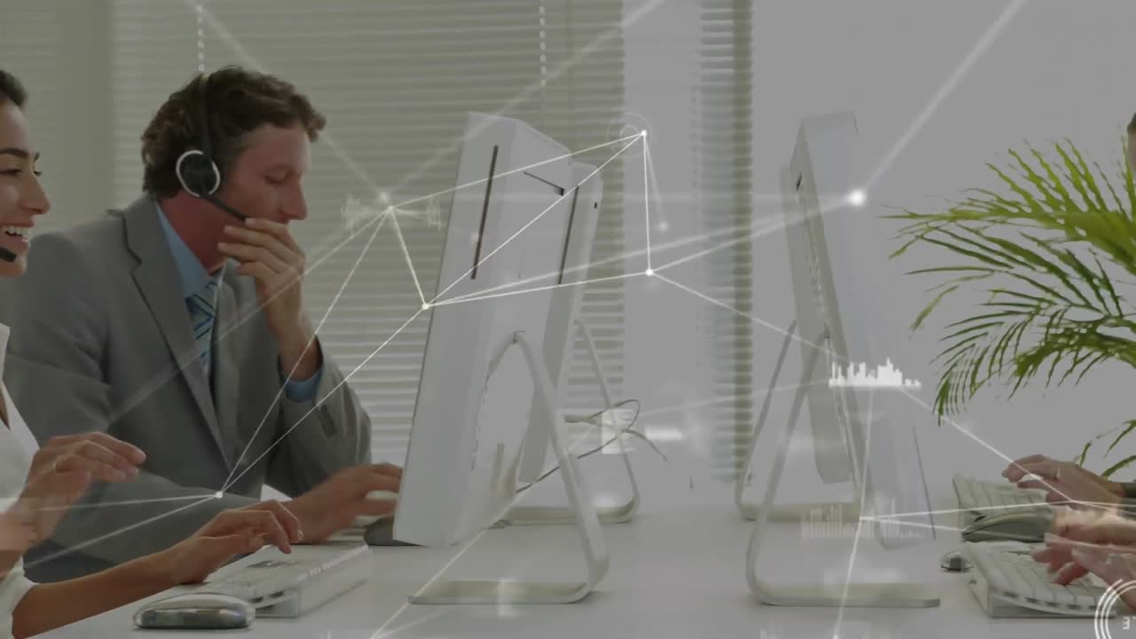 animación de la red de conexiones a través de personas de negocios que usan auriculares telefónicos