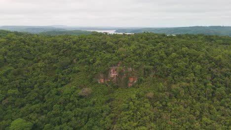 Cautivadores-Acantilados-De-Piedra-En-La-Impresionante-Ubicación-De-Teyu-Cuare,-Cerca-De-Misiones,-Argentina