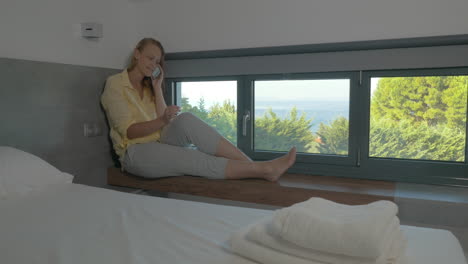 Woman-talking-on-the-phone-in-hotel