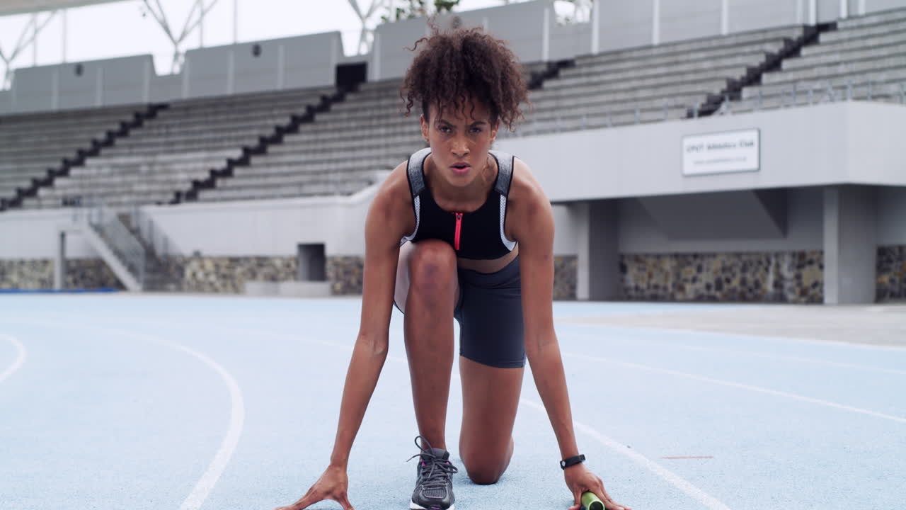 mujer preparándose para una carrera