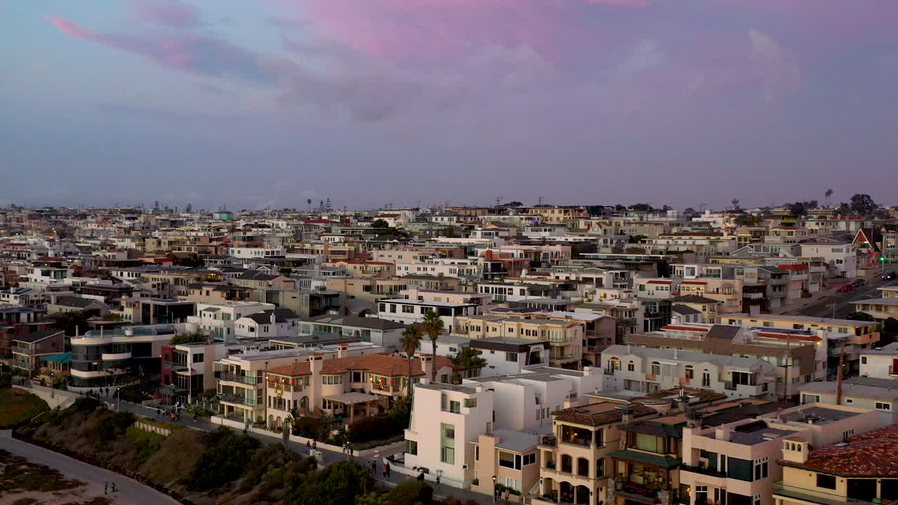 toma aérea de la playa de manhattan, california, estados unidos