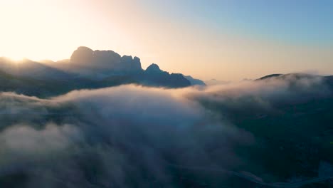 Nationalpark-Drei-Zinnen-In-Den-Dolomiten.-Wunderschöne-Natur-Italiens.