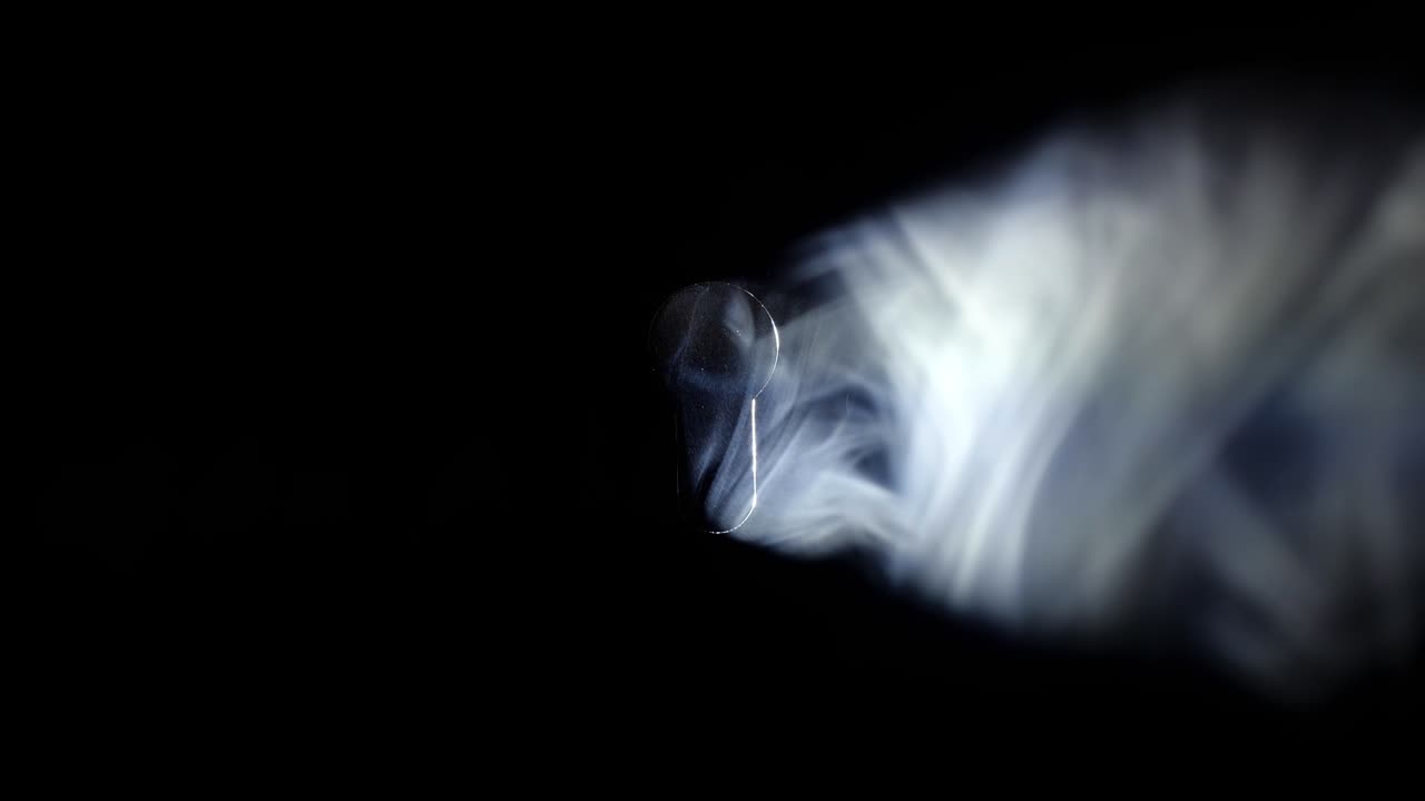 열 구을 통해 신비한 빛.