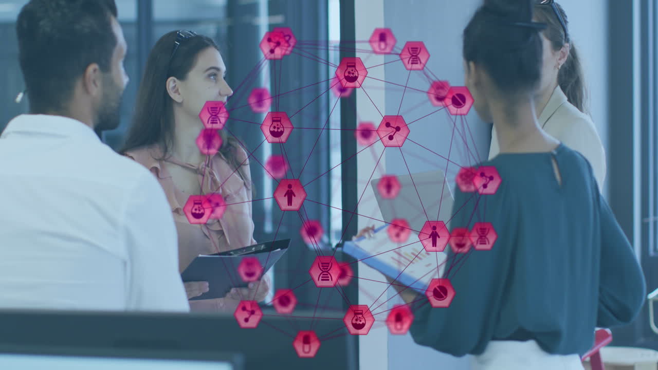 사무실에서 함께 논의하는 다양한 동료들의 그룹 위에 디지털 아이콘의 전 지구의 애니메이션