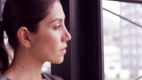 Businesswoman-looking-at-the-window