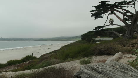 Neblig---Bewölkter-Tag-Am-Strand-In-Carmel,-Ca