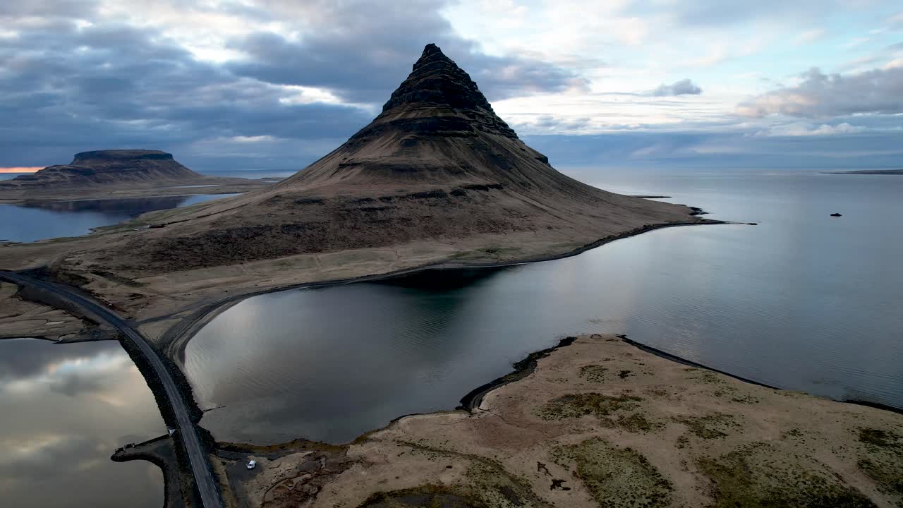 kirkjufell 산 서부 아이슬란드 해안선 피요르드 일몰