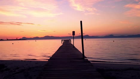 Amanecer-En-La-Playa-De-Alcudia