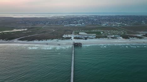 Paisaje-Escénico-Y-Muelle-De-Bob-Hall-En-Corpus-Christi,-Texas,-Ee.uu.---Toma-Aérea-De-Drones