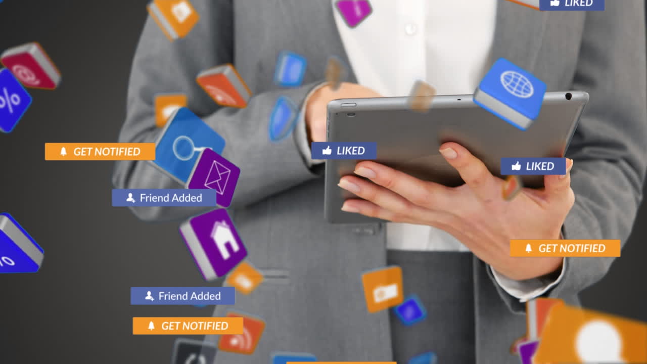 animación de iconos de las redes sociales que caen sobre mujeres que usan tabletas