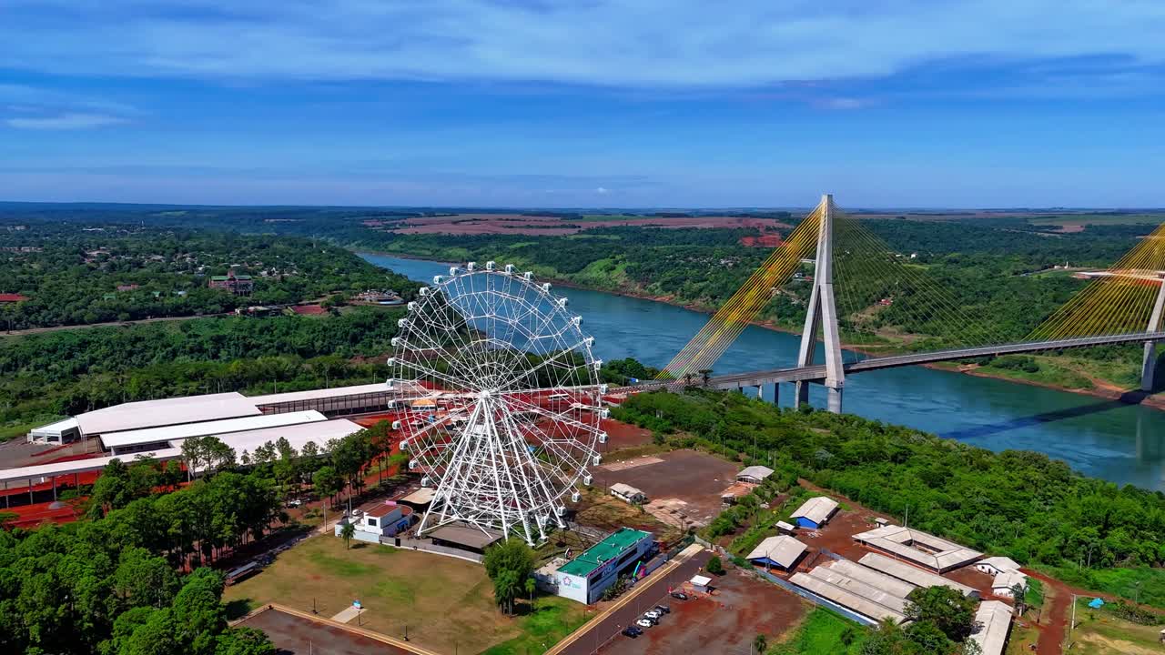 hyper lapse of the ferris wheel in Foz do Iguaçu with the Paraná River in the background
