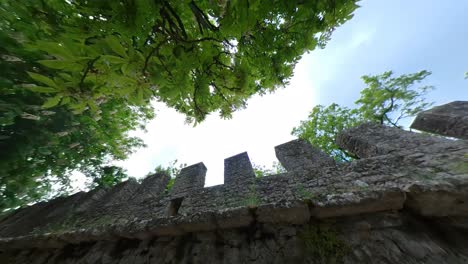 las murallas defensivas de la fortaleza en san marino