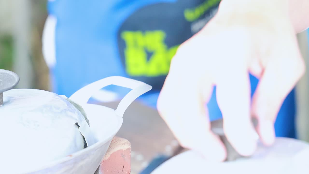 приготовление кокосовых закусок на пхукете, таиланд