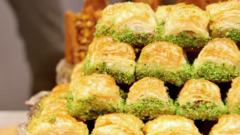 Arabisches-Dessert-Baklava-Auf-Einem-Teller