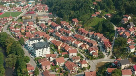 Vista-Aérea-De-La-Ciudad-De-Ivanjica-Serbia