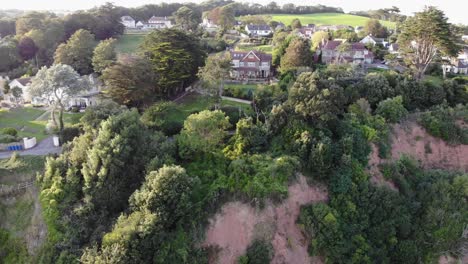 Toma-Aérea-De-Casas-En-La-Cima-De-Un-Acantilado-Cerca-De-Seaton-Devon,-Inglaterra