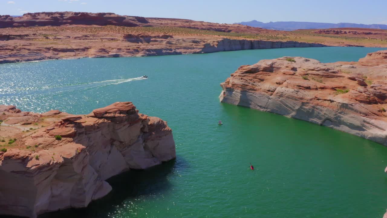 미국 애리조나주 페이지 파웰 호수의 여름 공중 드론 영상