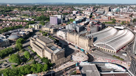 Moderne-Luftaufnahme-Der-Skyline-Und-Sehenswürdigkeiten-Von-Liverpool,-England