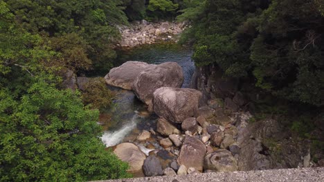 Ríos-De-Yakushima,-Hermosa-Isla-Remota-Japonesa