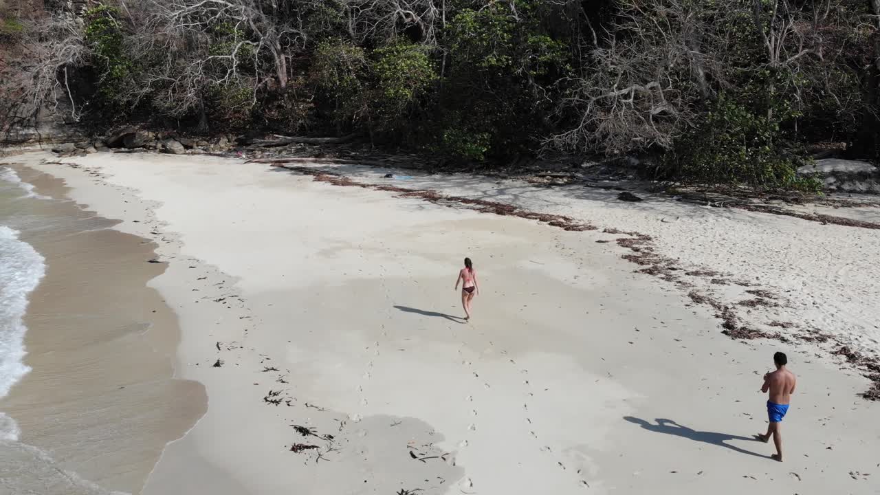 panamá en febrero drone dispara contadora isla chicos caminando, grabando-1