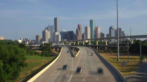 Timelapse-of-cars-on-I-45-North-near-downtown-Houston,-Texas