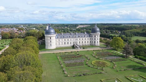 Vista-Aérea-Del-Castillo-De-Valençay,-Francia