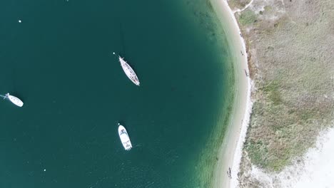 Aerial-View-Of-Lighthouse-Beach-In-Edgartown,-Massachusetts-With-Edgartown-Harbor-Light-Revealed