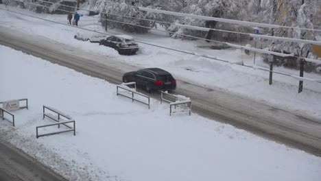 vista del tráfico de la ciudad de múnich cubierto de nieve