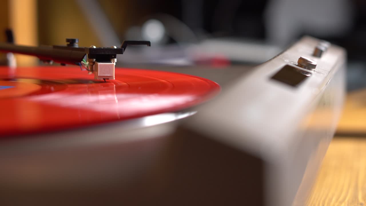 회전판 에 은 회전 비닐 판