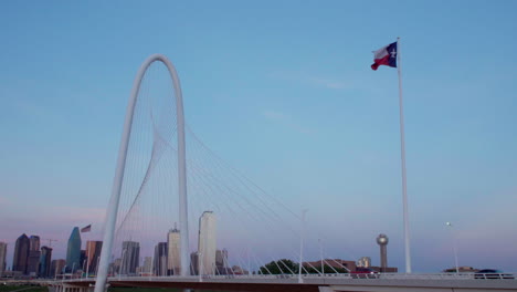 Este-Es-Un-Lapso-De-Tiempo-Del-Puente-Margaret-Hunt-Hill-En-Dallas,-Tx