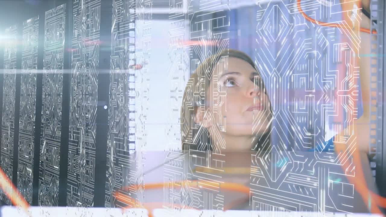 animación de una mujer conectando cables a procesadores de computadora