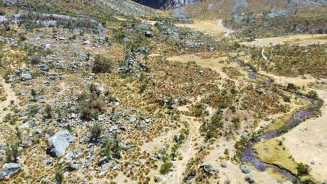 Heiliges-Tal-Im-Huascaran-Nationalpark-In-Peru-Anden-Huaraz-Verträumte-Filmische-Naturlandschaft-Orte,-Die-Sie-Besuchen-Sollten,-Bevor-Sie-Sterben