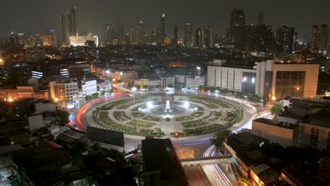 Wongwian-Yai,-Night-Timelapse-of-Bangkok-Skyline-and-the-Roundabout-of-wong-wian-yai
