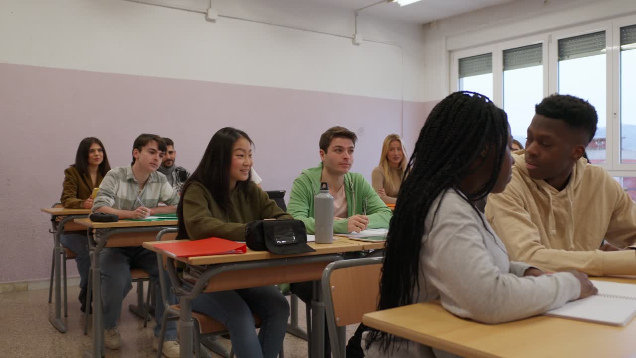 estudiantes en un aula