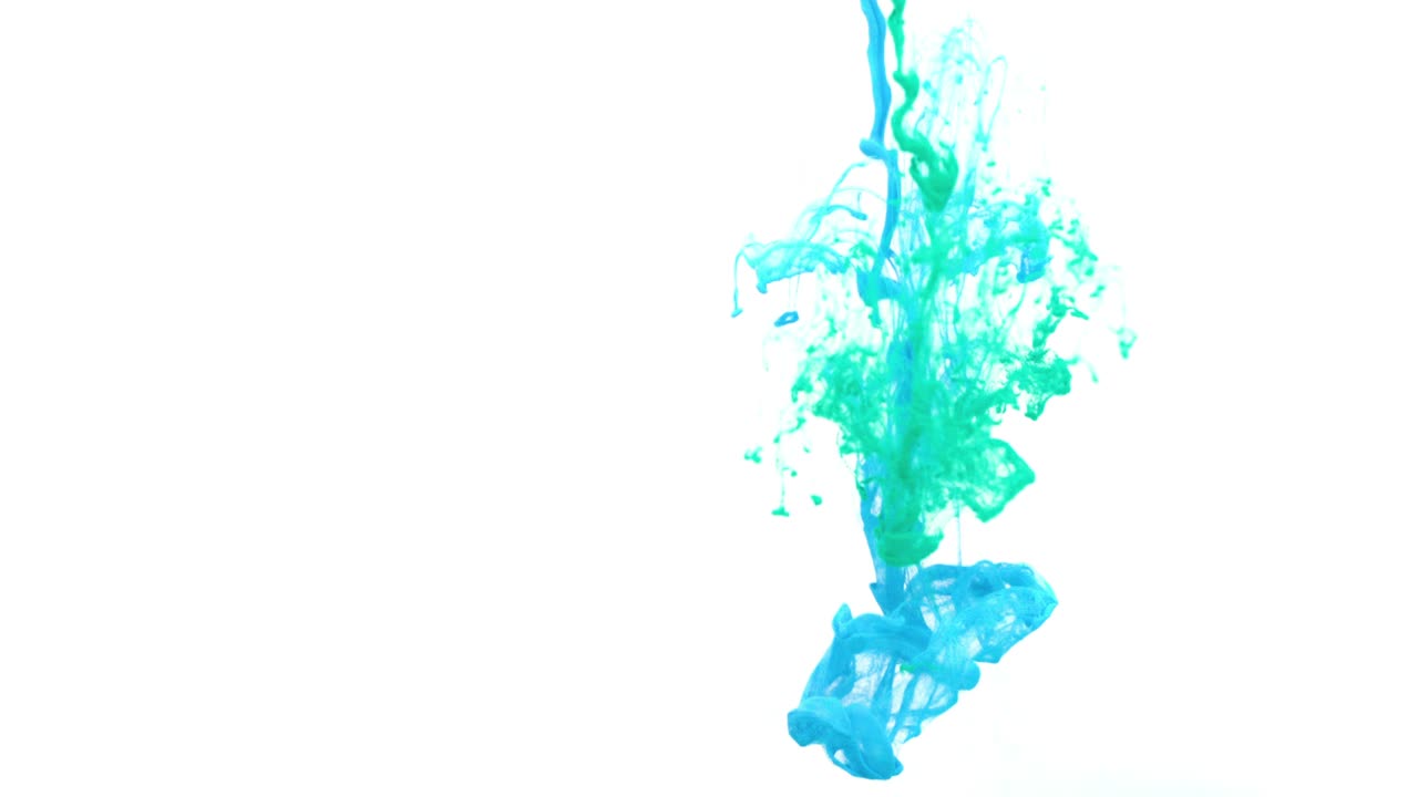 물 속에 있는 칠록색과 파란색 잉크