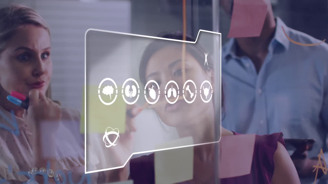 animación de múltiples iconos digitales contra diversos colegas discutiendo sobre notas de memorando en la oficina