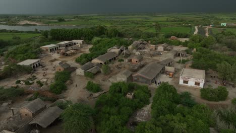 vista aérea de una aldea rústica cerca de mirpurkhas, sindh