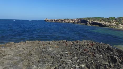 rockingham beach se encuentra en el oeste de australia.