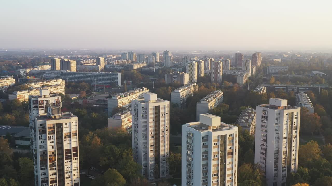 크로아티아, 자그레브 시, 노비 자그레프의 주거 타워 위에서 해가 지는 모습