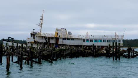 Docked-boat-at-a-wooden-pier