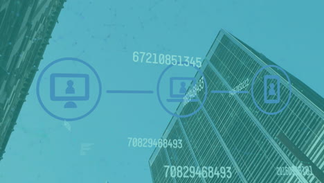 animación de diagrama de flujo y números cambiantes sobre vista de ángulo bajo del edificio contra el cielo