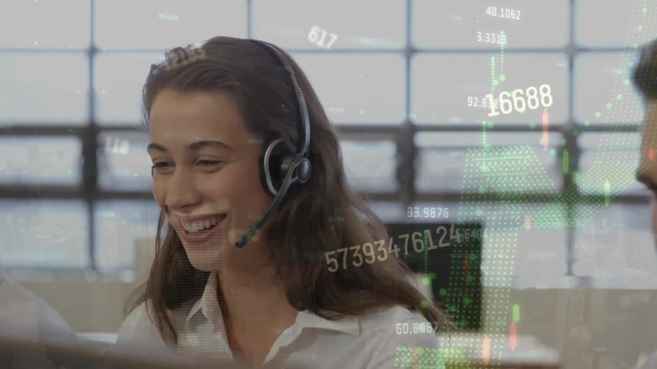 animación de personas de negocios que usan auriculares de teléfono sobre el procesamiento de datos