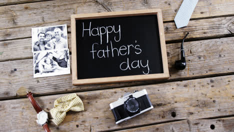 Happy-fathers-day-message,-vintage-camera,-photograph-on-wooden-plank