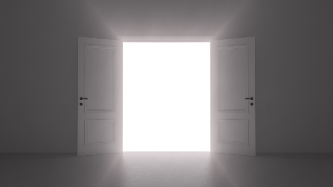 открытая дверь сияет в темной комнате