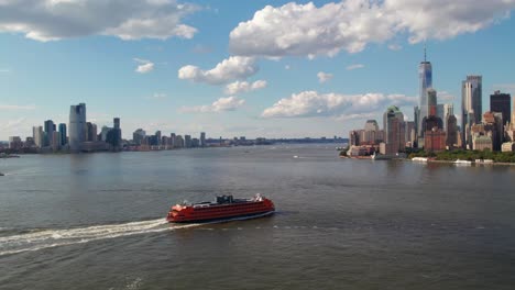 Staten-Island-Ferry-and-downtown-Manhattan,-NYC