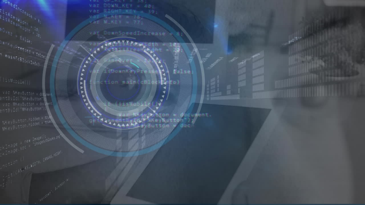 animación del procesamiento de datos y enfoque en las computadoras en la oficina