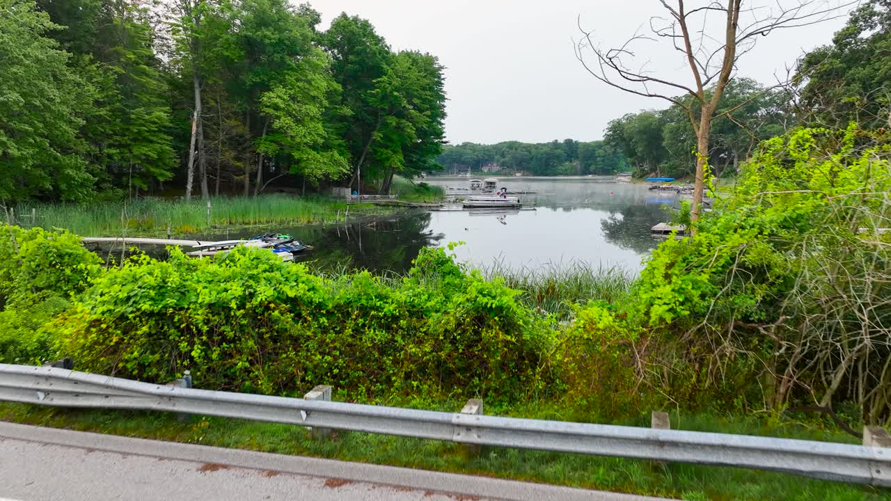 저지대 다리 위 에서 앞 으로  ⁇ 리 움직임